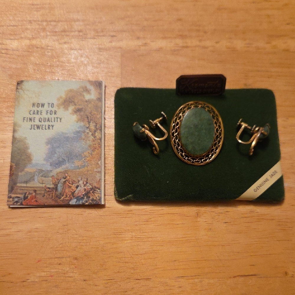 Elegant Green Stone Jewelry Set